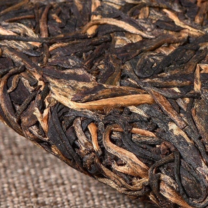 Yunnan Fuhai Classic 7536 Чай Пуэр Шэн Menghai Qizi Торт Пуэр сырой 357г