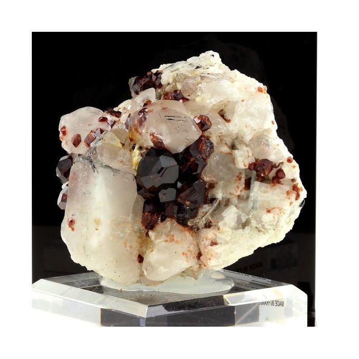 Pierres et Minéraux. Grenat, Orthose, Quartz. 2038.0 ct. Shengus, Gilgit-Baltistan, Pakistan.