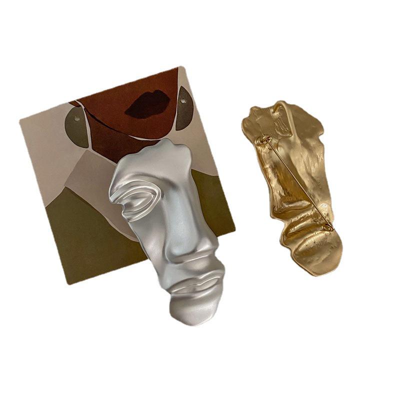 Шикарная европейская и американская ретро-брошь в виде лица из матового золота – модный и универсальный аксессуар.