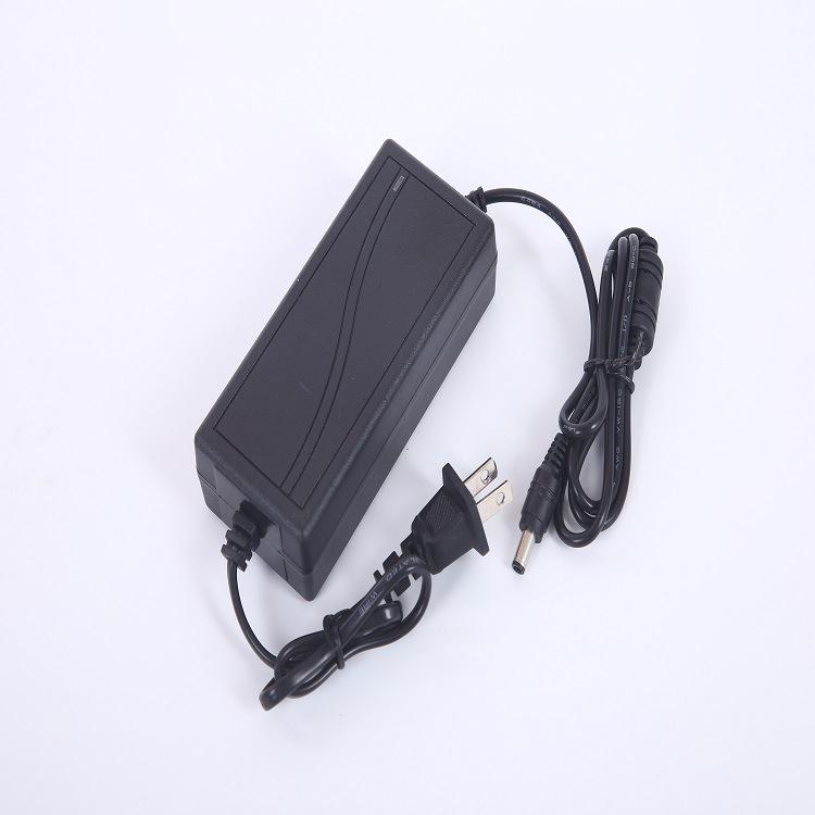 Беспроводной контроллер с поддержкой нескольких напряжений для электрического линейного привода, телескопического подъемника