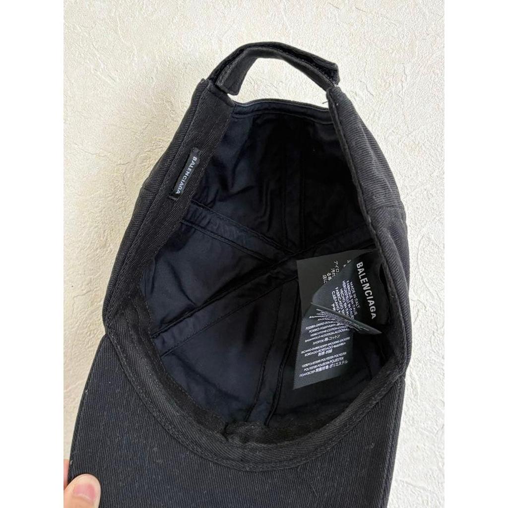 Б/у кепка BALENCIAGA Balenciaga, в комплекте с аксессуарами, куплена в официальных магазинах