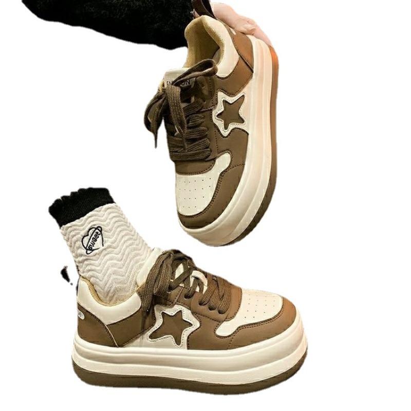 Мода 2024 года, новые женские повседневные туфли, кожаные кроссовки для папы, толстые кроссовки на плоской толстой подошве, белые кроссовки для ходьбы в корзине