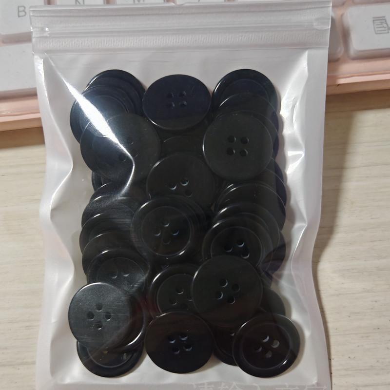 Круглые пуговицы для костюма из смолы 20 мм с тонким краем черного и белого цвета с 4 отверстиями