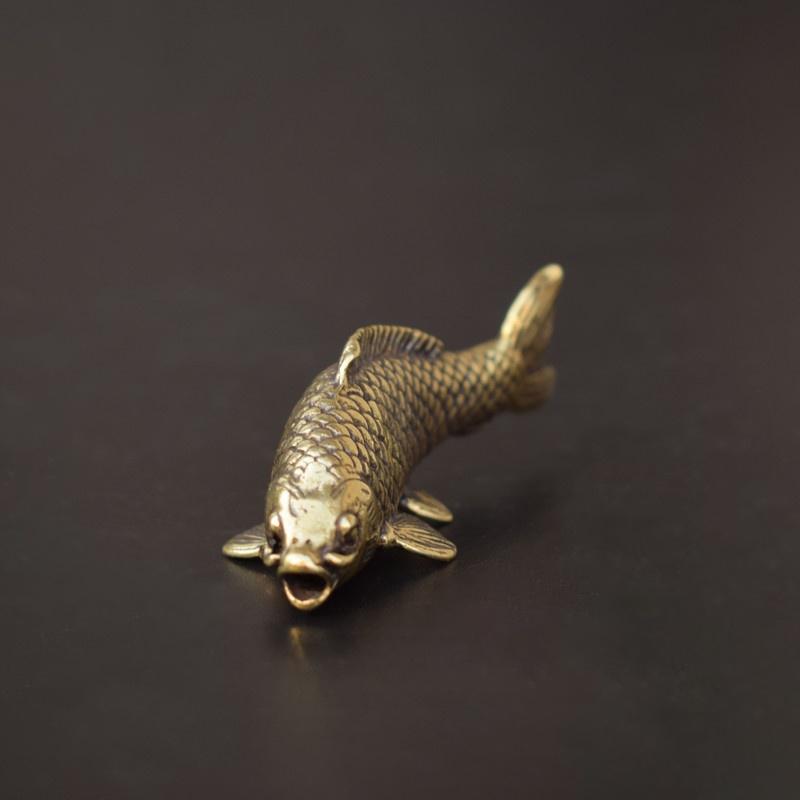 Ретро латунная фигурка карпа, рыбы, миниатюрный чайный столик, маленькое украшение для домашнего животного, медное животное, фэн-шуй, поделки, аксессуары для украшения дома
