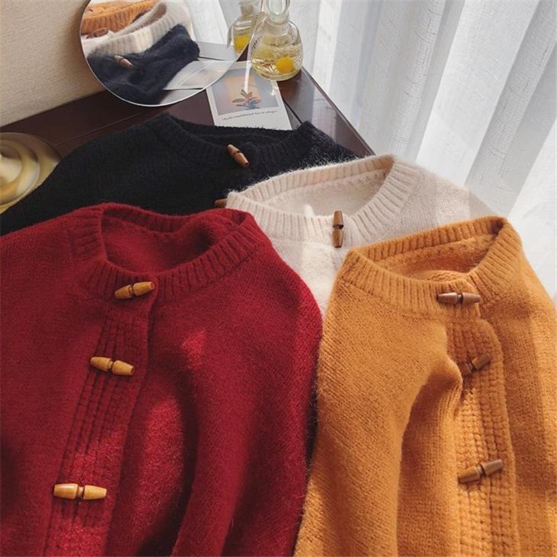 Осенне-зимний женский свитер в стиле ретро, ​​однотонный свитер на пуговицах с бычьим рогом, куртка, ленивый свободный мягкий вязаный кардиган с круглым вырезом, верхняя одежда