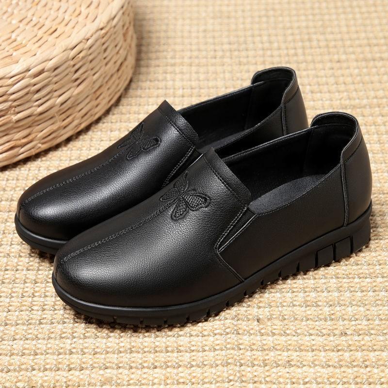 Spring Soft New Soled Mother Black Single Shoes Leather Non-slip Casual Comfortable Middle-aged Ladies Flat Shoes Ladies Shoes