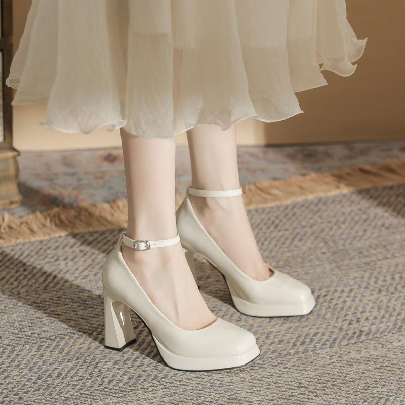 Модные женские 2025 Осень Новый стиль Туфли на высоком каблуке Французский стиль Красные Вечерние Теплые Одинарные туфли Толстый каблук Мэри Джейн Свадебная обувь