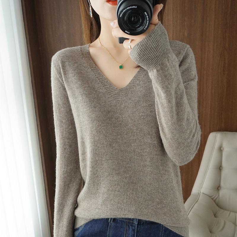 HNXC Spring Solid-color V-neck Knitted Base Layer, Slimming Sweater, Thin and Stylish Inner Layer