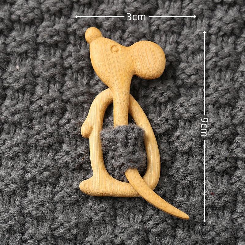 Brooch Pin with Woodenanimal Pattern