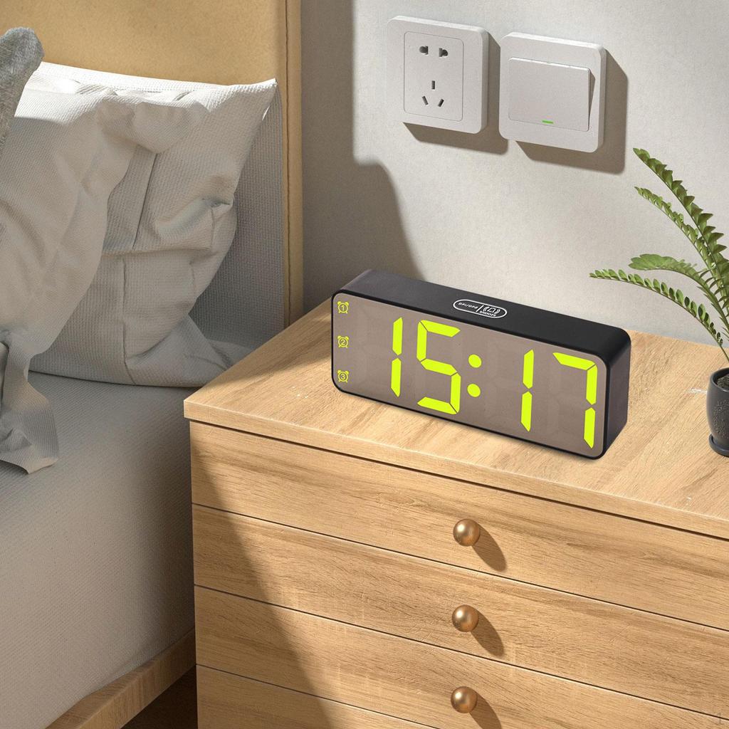 Светодиодный будильник с голосовой активацией и индикатором даты