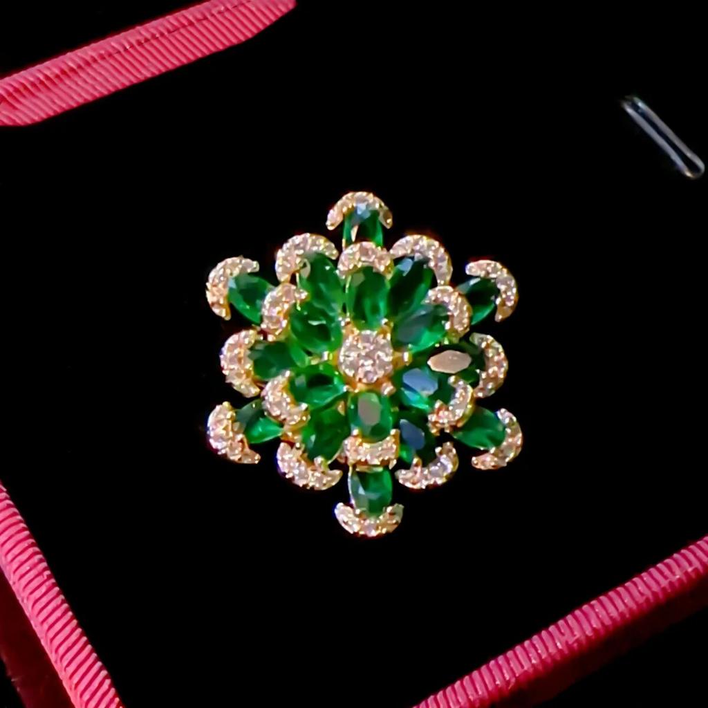 Fashion Classic Geometric Pin Flower Brooch Emerald Bow Water Drop Micro-inlay Zircon Corsage Female Personality Accessories
