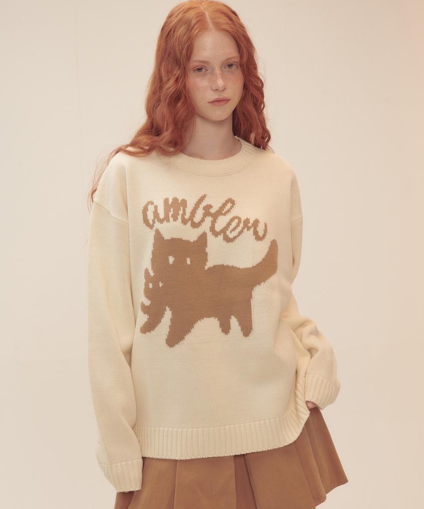AMBLER Кошка Кусающая Кошку Свитер с Круглым Вырезом Вязаный Akn501 (слоновая кость)