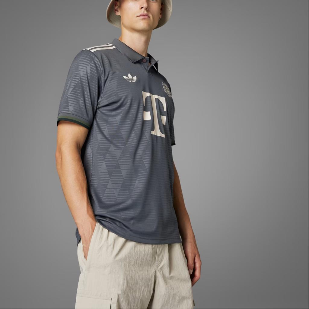 Adidas Originals FC Bayern X Originals Logo Fashion Slim Fit Comfortable Short Sleeve Football Shirt Men Tops Gray IW7299