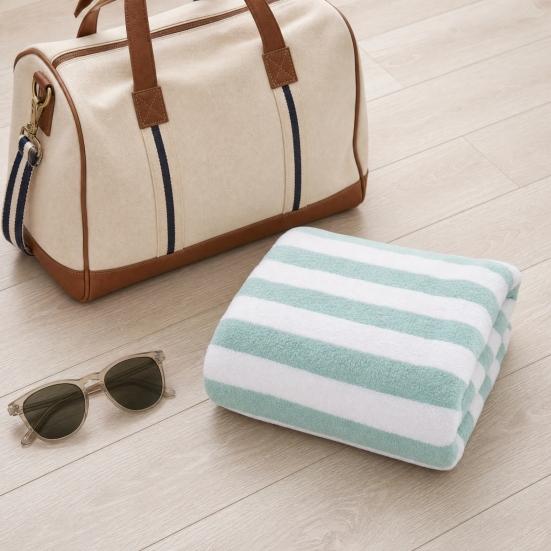 Striped Microfiber Bath Towel, Ultra Absorbent Quick Dry Towel, Lightweight Plush Towel for Beach Pool Travel And Daily Use