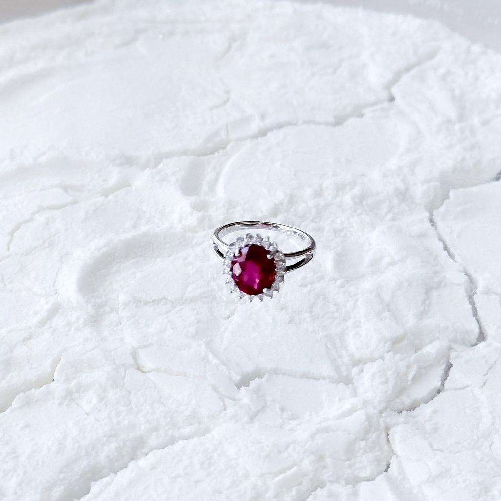 Серебряное кольцо с натуральным рубином, фианитами, вес изделия 3,41 гр (2165088)
