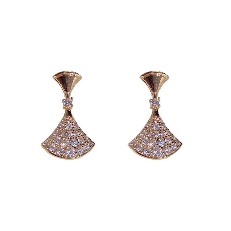 Elegant Fan-Shaped Crystal Stud Earrings Women Luxury French Chic Style Sparkling Full Rhinestone Design Delicate Dressy
