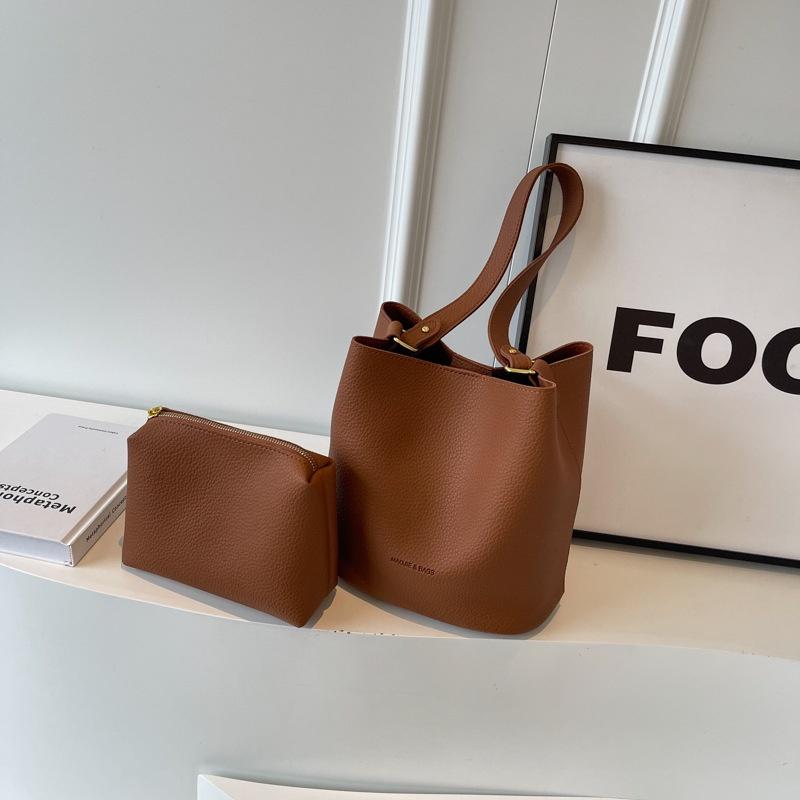 IELGY Retro Large-capacity Underarm Bucket Bag, Versatile and Simple One-shoulder Crossbody