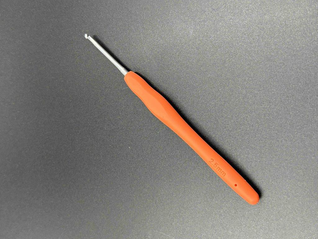 Hand-Knitted Rainbow Soft Handle Aluminum Crochet Hook Set with Yarn Needle