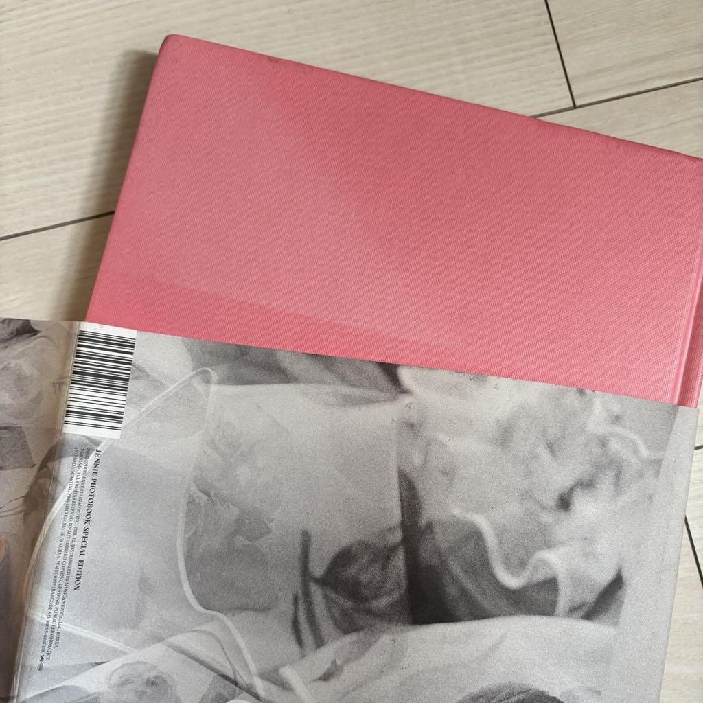 [USED] JENNIE SOLO PHOTOBOOK SPECIAL EDITION