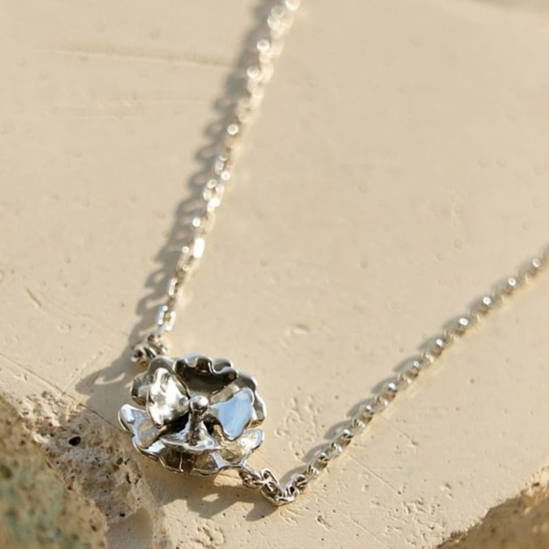 BELLOOGGI Lisianthus bracelet