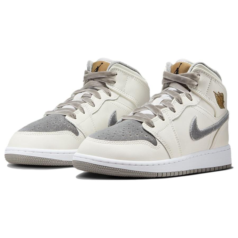 Детские кроссовки Air Jordan 1 Mid SE GS Pewter Velvet Toe кремового цвета с парусом металлик-золото FB9899-100
