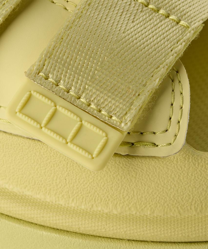 Ugg [Женские] Золотое Сияние Платформа Ремешок Шлепанцы (Шлепанцы 'Золотое Сияние') - Золотое яблоко / 1167430-Gldn