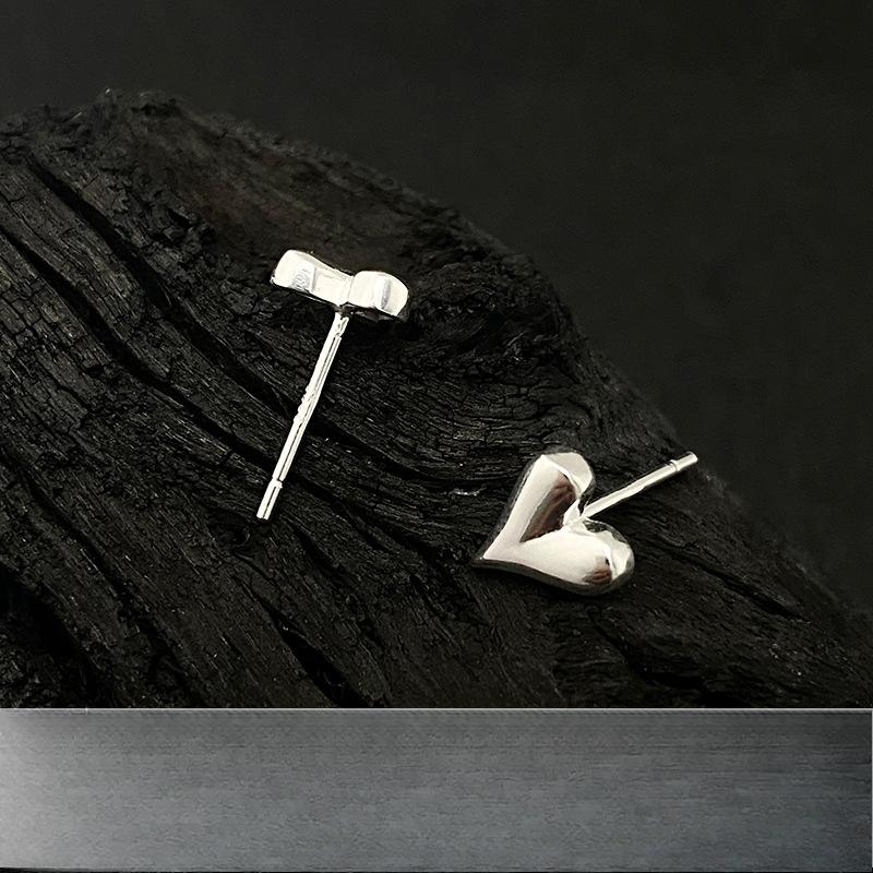 Glossy Little Love Earrings Mini Heart Shape Earrings Cute Exquisite Temperament Student Earrings for Women