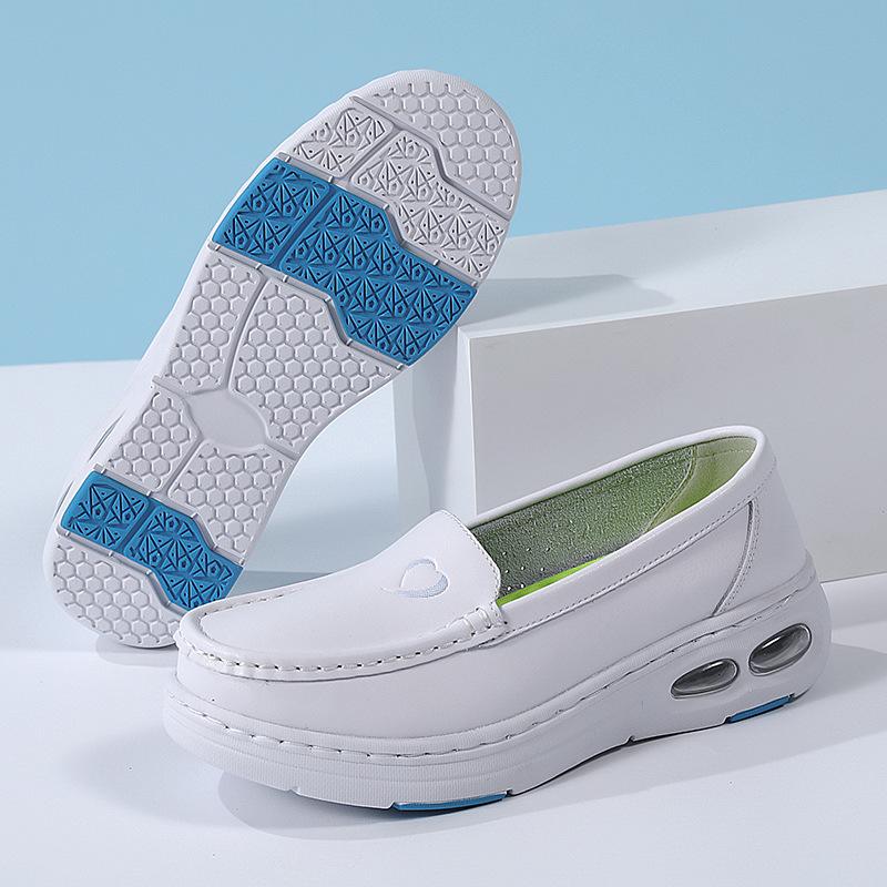 Модные женские туфли на танкетке из натуральной кожи, повседневные лоферы, мягкие рабочие туфли для медсестер, дышащие, удобные, нескользящие, белые туфли для медсестер
