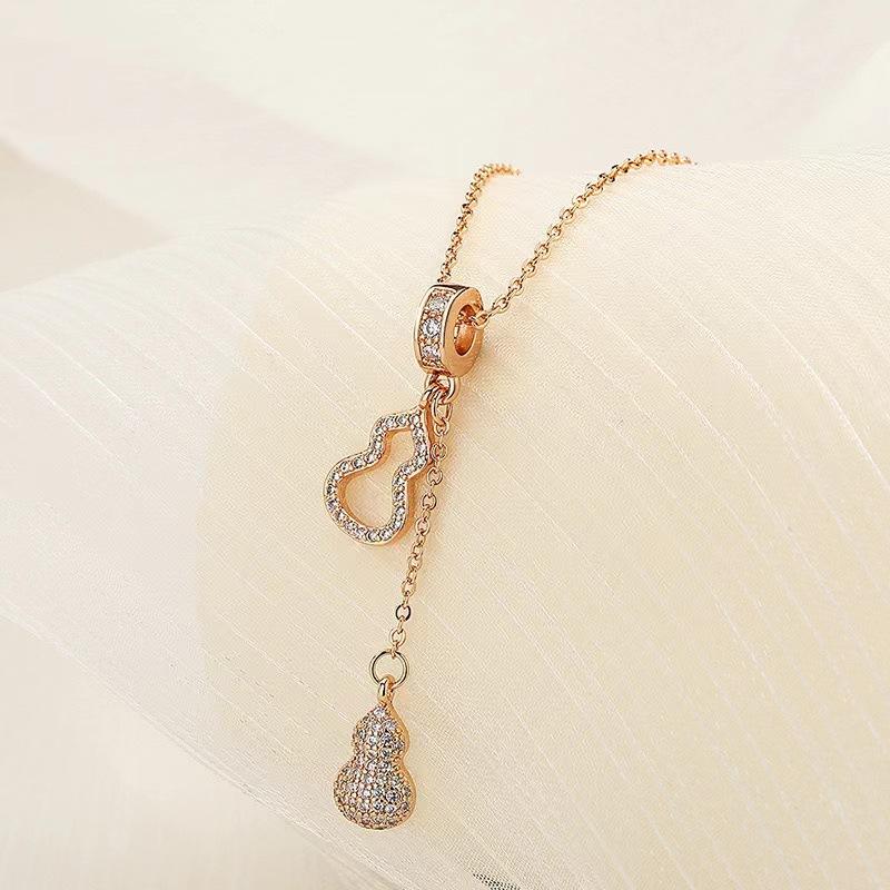 Gourd Pendant Necklace for Women Fashion Niche Design Sense High-end Light Luxury Young Trendy Collarbone Chain Accessories
