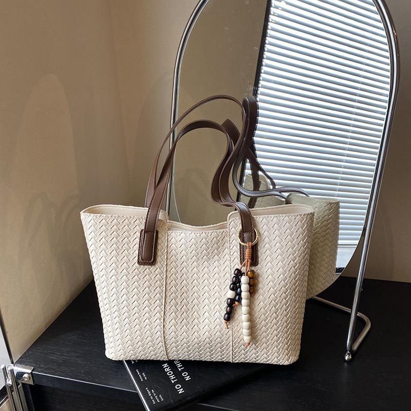 Вместительная ретро-сумка женская осенне-зимняя новая повседневная на плечо подмышку сумка-тоут для通勤