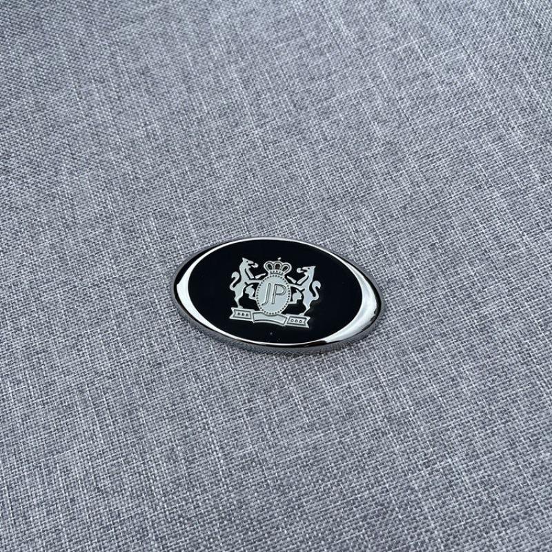 Car VIP metal car sticker VIP word logo Car logo Tail logo Side label Fender body scratch sticker