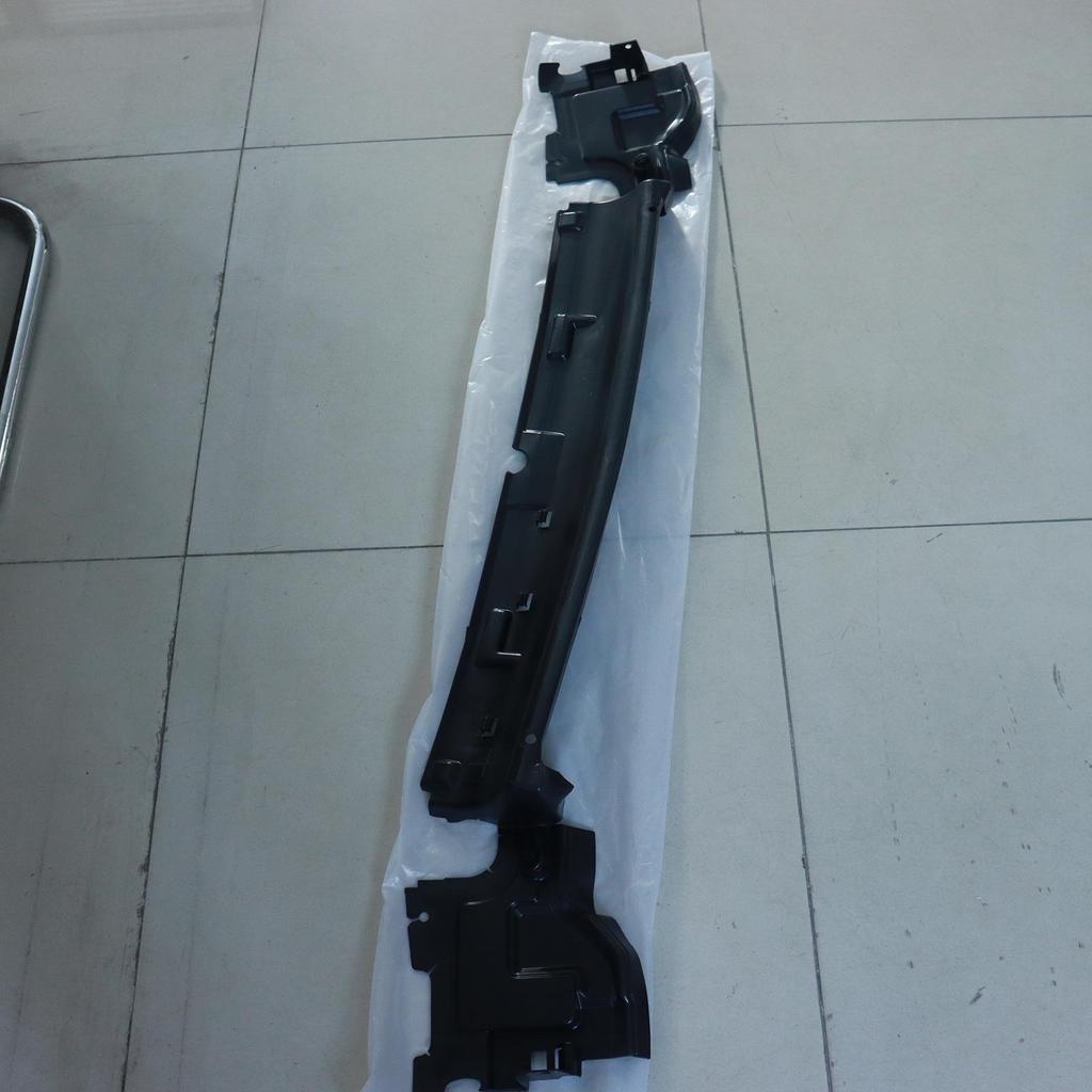 Накладка на раму стеклоочистителя BMW G12 (Часть №. 51747359797)