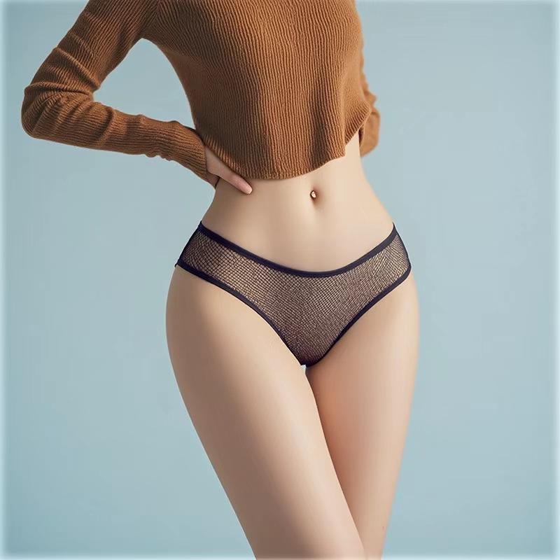 Трусики-стринги с треугольником и цепочкой