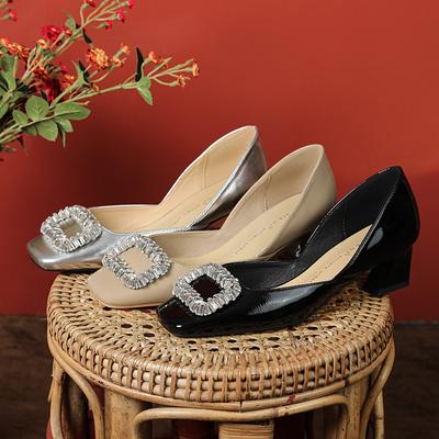 Кристальная квадратная пряжка лакированная кожа туфли на высоком каблуке женские квадратный носок толстый каблук средний каблук одинарные туфли нишевый дизайн темперамент весна