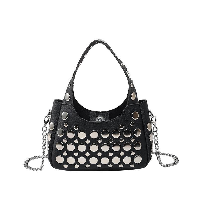 2025 весна новая сумка с заклепками корейская версия модной сумки на плечо нишевая универсальная женская трендовая сумка-мессенджер подмышку из ПУ