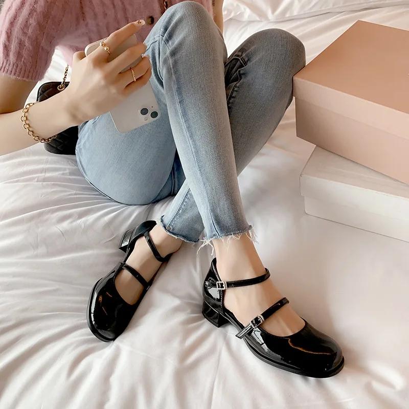 Summer New Mary Jane Square Head Sandals Fashion Buckle Retro Baotou Middle Heel Small Leather Shoes