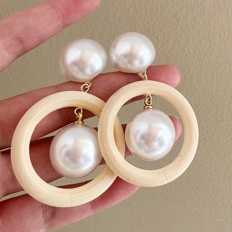 Chic Exaggerated Design Earrings Minimalist Hollow Wood Round Pearl Pendant Personality Niche Unique Versatile Fashion Studs