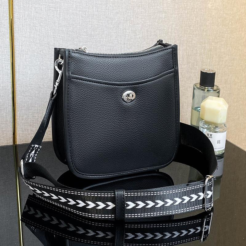 Маленькая женская сумка через плечо