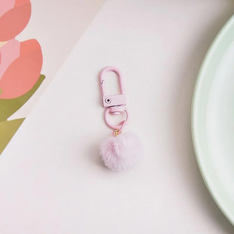 Брелок для ключей в виде разноцветного плюшевого шарика с молочным кулоном, абажуром в виде макарон и вращающейся пряжкой.