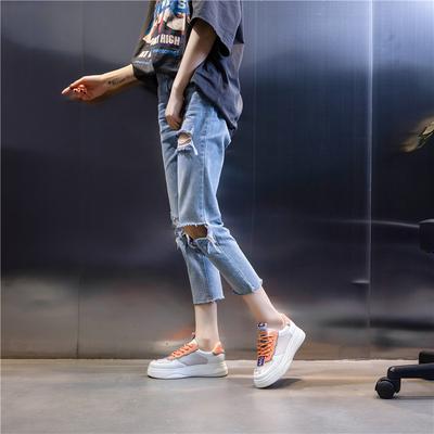 Маленькие белые туфли женские кожаные 2025 весна новые спортивные прозрачная сетка дышащие повседневные одинарные туфли женские на плоской подошве для бега женские туфли