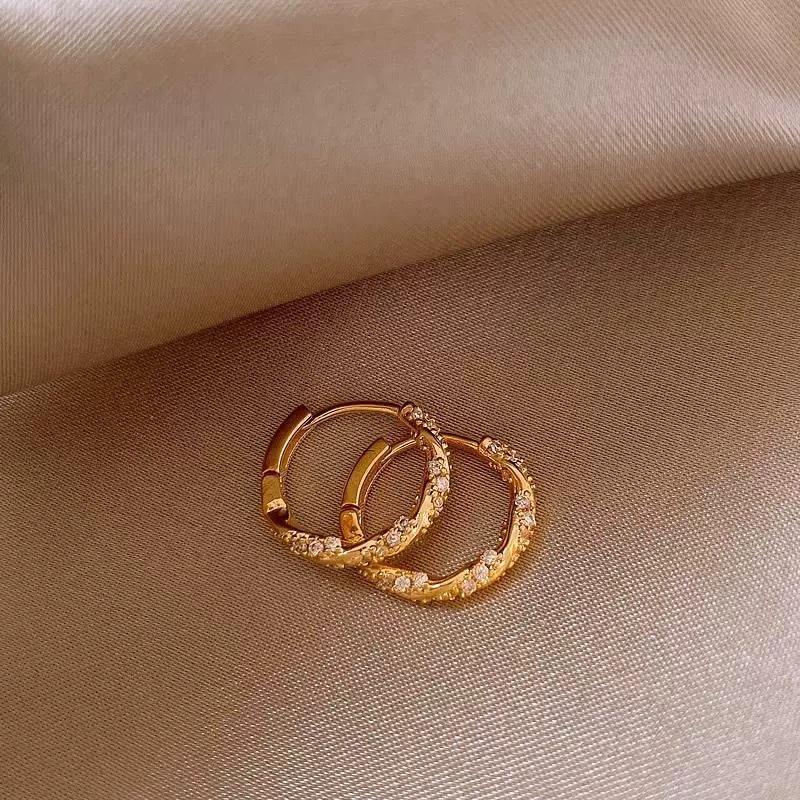 Высококачественные серьги-кольца с бриллиантами и легким роскошным темпераментом для женщин