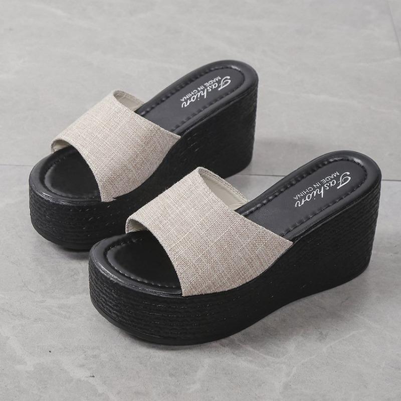 Модные женские пляжные тапочки на платформе, высокие каблуки, босоножки на танкетке, летняя обувь 2024 года, новые женские туфли, толстые шлепанцы, сексуальные туфли-лодочки, модные шлепанцы