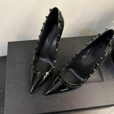 Весна Осень Новые Роскошные Женские Туфли на Высоком Каблуке Универсальные Остроносые С Неглубоким Вырезом Тонкий Каблук Повседневная Обувь Ретро Заклепки Черные Туфли на Высоком Каблуке