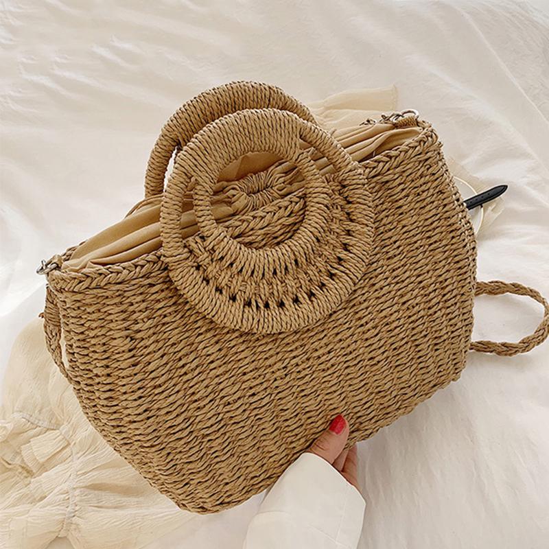 Наплечная соломенная сумка