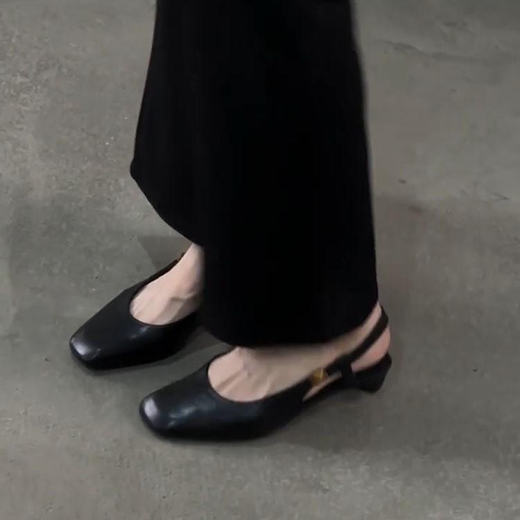 Замшевые ретро универсальные черные туфли-лодочки с мелким вырезом для通勤, женские одинарные туфли, квадратный носок, кожаные сандалии, женская летняя обувь