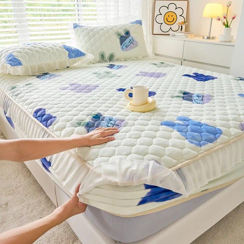 Зимний теплый молочный бархатный комплект простыней, милая простыня на подкладке с героями мультфильмов и 2 наволочками, нескользящий наматрасник, двуспальное покрывало размера «king-size»