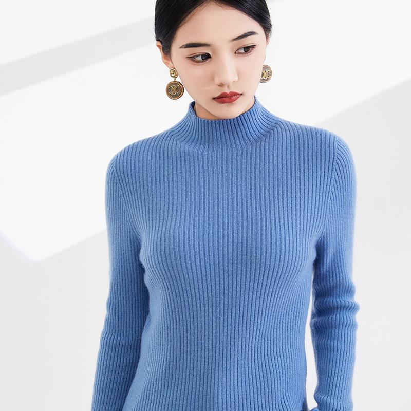 Женская трикотажная нижняя рубашка с полувысоким воротником и топом с длинными рукавами на осень и зиму. Новый женский пуловер-свитер можно носить снаружи