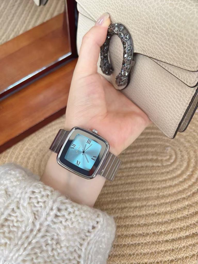 New Women'S Watch Luxurious And Sophisticated Women'S Watch With A Steel Band And Large Square Dial A Fashionable Timepiece.