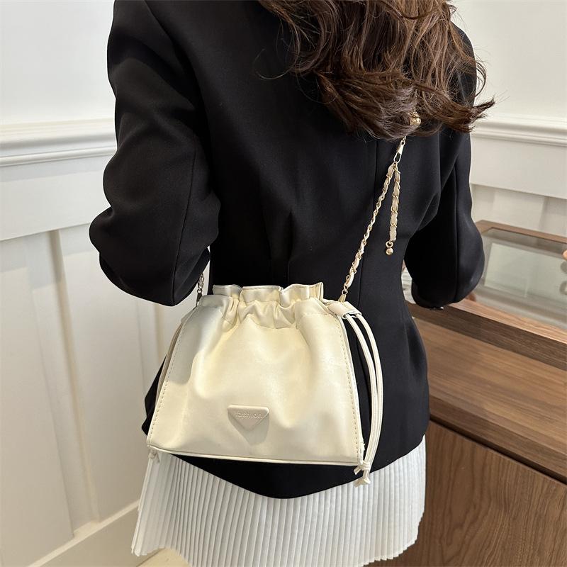 Сумка Niche Textured Bag Spring Shoulder Bag New Small Bag Fashioned Drawstring Bucket Bag Casual Crossbody Bag