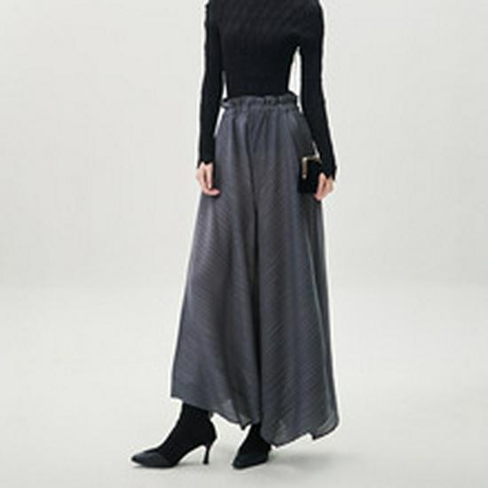 Miyake Pleated Women's Summer Two-Piece Suit - Elegant Age-Reducing Set